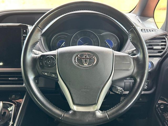 VOXY HYBRID