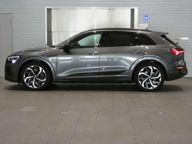 AUDI Q8 e-tron