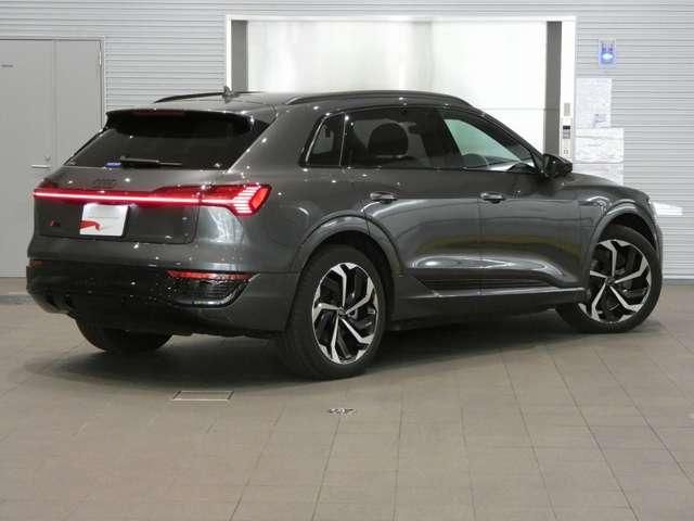 AUDI Q8 e-tron