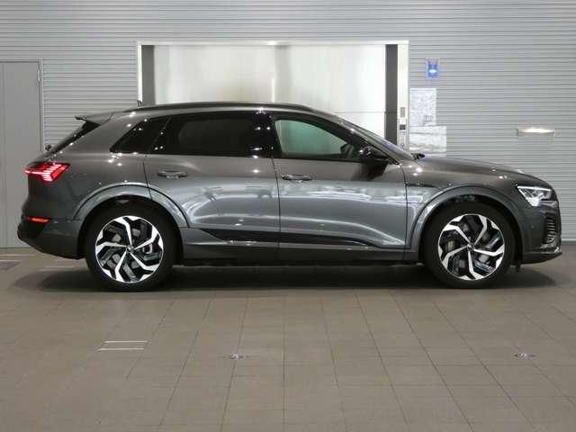 AUDI Q8 e-tron