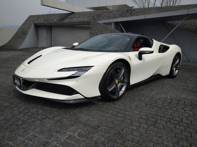FERRARI SF90 Stradale