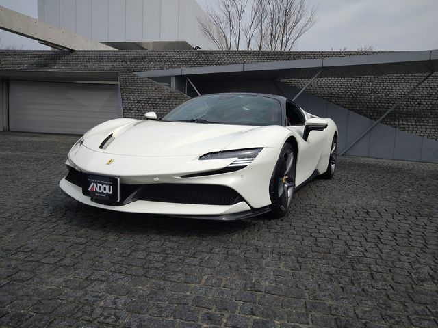 FERRARI SF90 Stradale