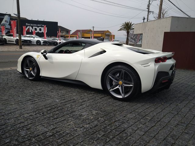 FERRARI SF90 Stradale