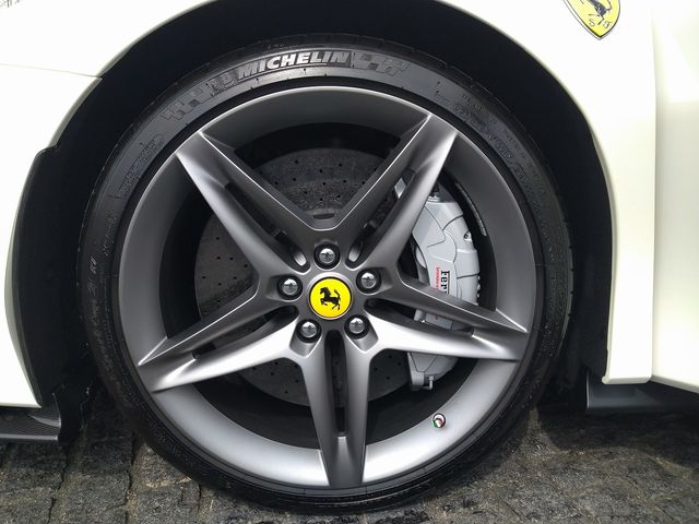 FERRARI SF90 Stradale