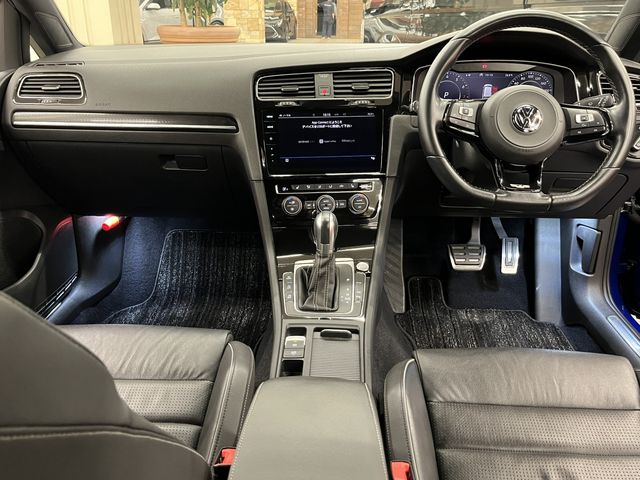 VOLKSWAGEN GOLF R VARIANT