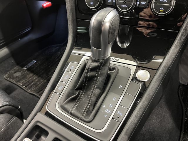 VOLKSWAGEN GOLF R VARIANT
