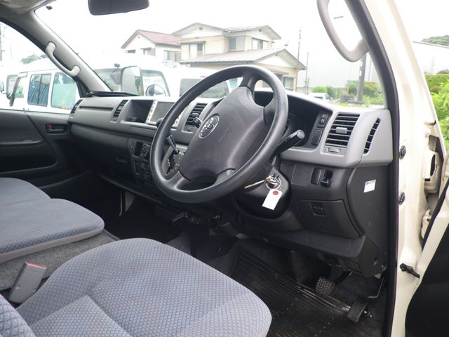 HIACE COMMUTER