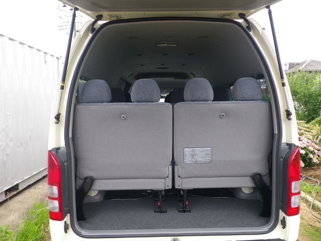 HIACE COMMUTER