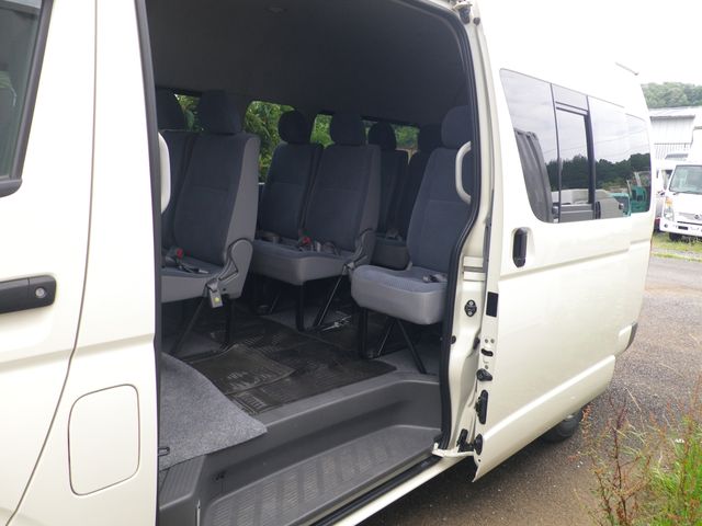 HIACE COMMUTER