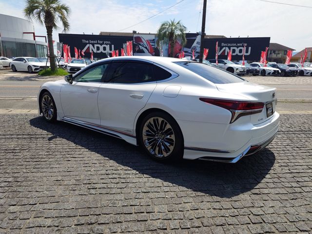 LEXUS LS500h 4WD