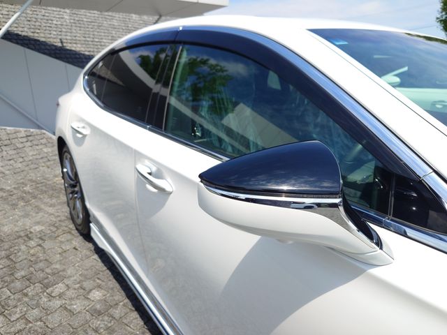 LEXUS LS500h 4WD