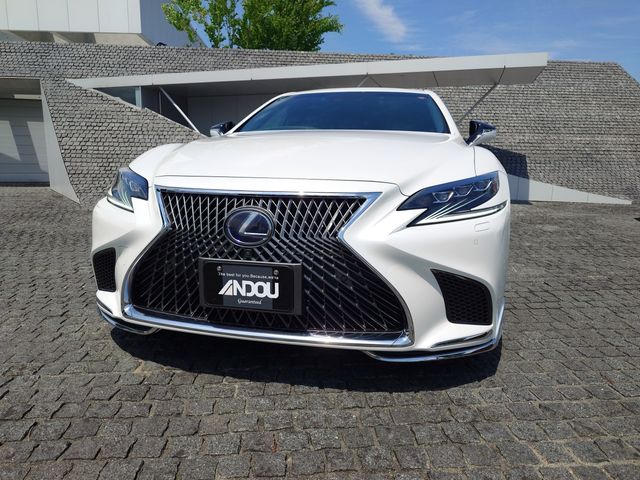 LEXUS LS500h 4WD
