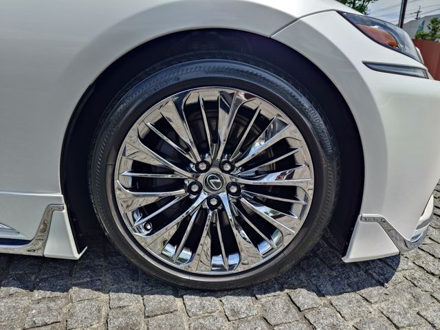 LEXUS LS500h 4WD
