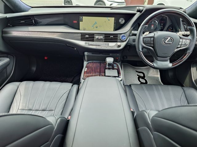 LEXUS LS500h 4WD