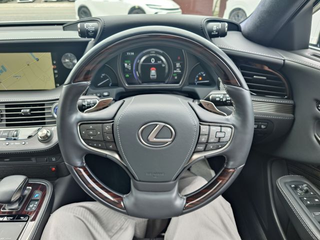 LEXUS LS500h 4WD