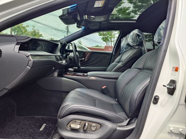 LEXUS LS500h 4WD