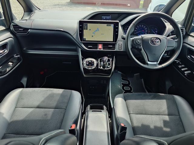 VOXY HYBRID