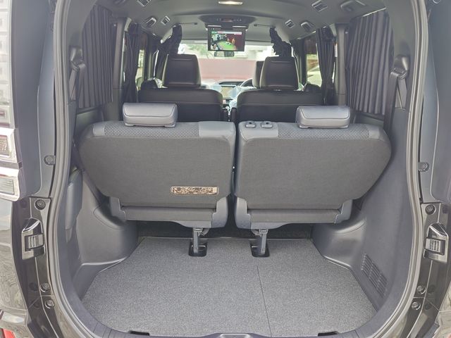 VOXY HYBRID