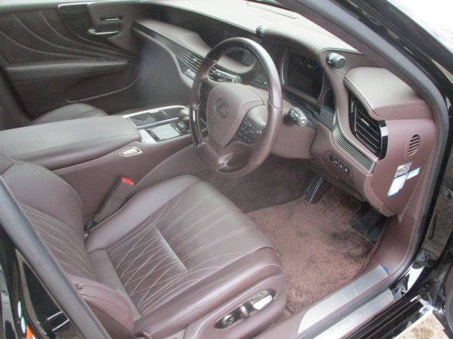 LEXUS LS500 4WD