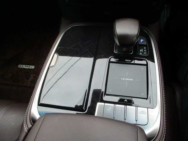 LEXUS LS500 4WD