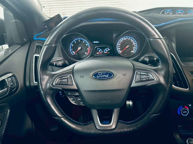 FORD FOCUS hatchback