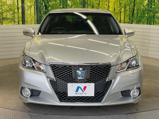 CROWN sedan hybrid