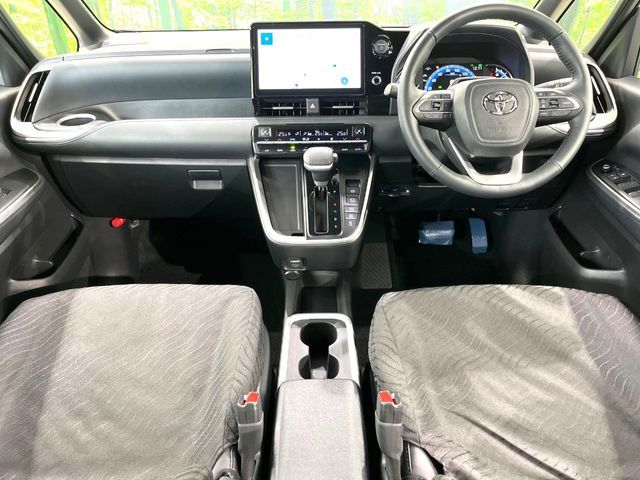 VOXY HYBRID 4WD