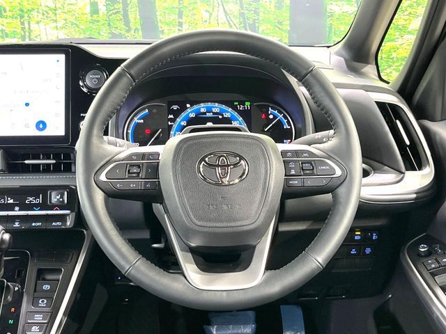 VOXY HYBRID 4WD