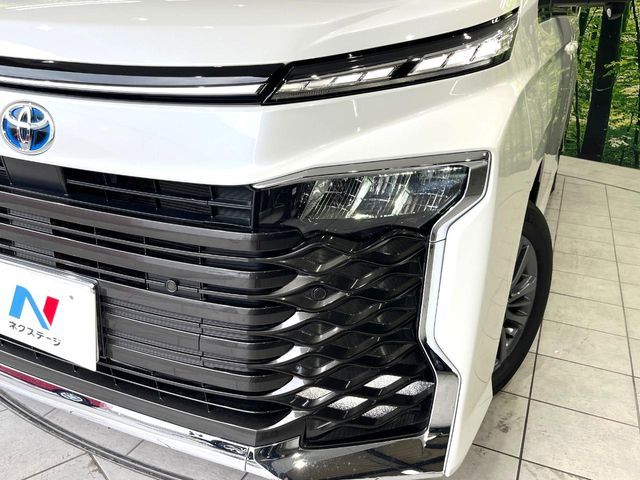 VOXY HYBRID 4WD