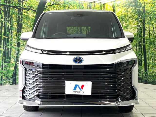 VOXY HYBRID 4WD