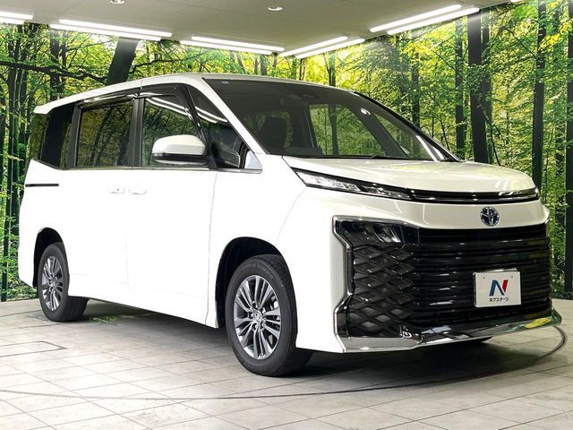 VOXY HYBRID 4WD