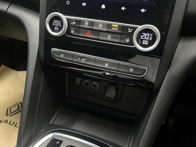 RENAULT MEGANE hatchback