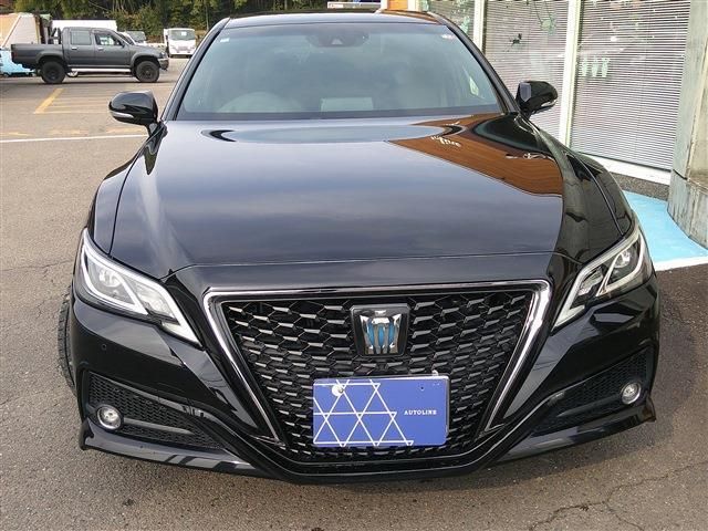 CROWN sedan hybrid