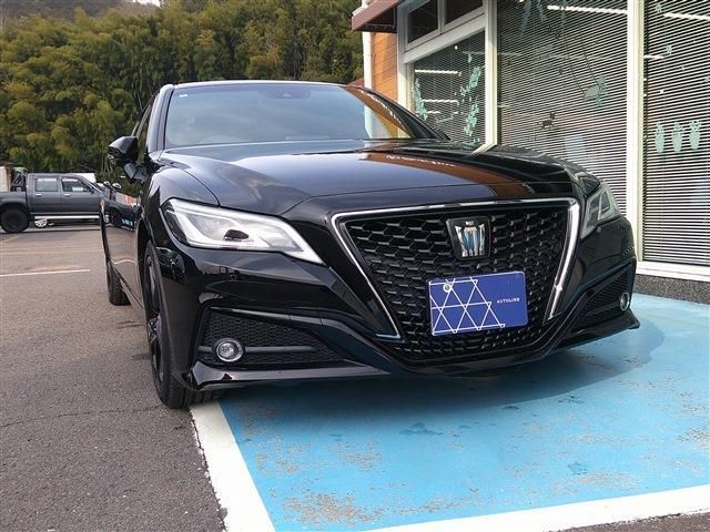 CROWN sedan hybrid