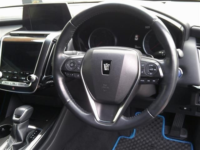 CROWN sedan hybrid