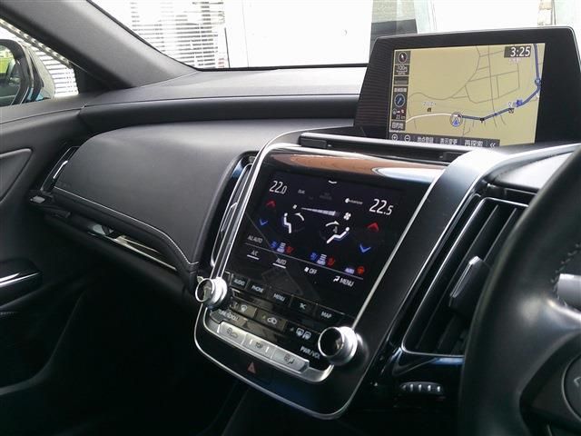 CROWN sedan hybrid