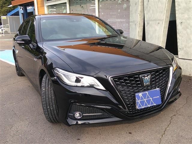 CROWN sedan hybrid