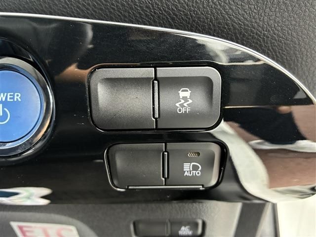 PRIUS 4WD