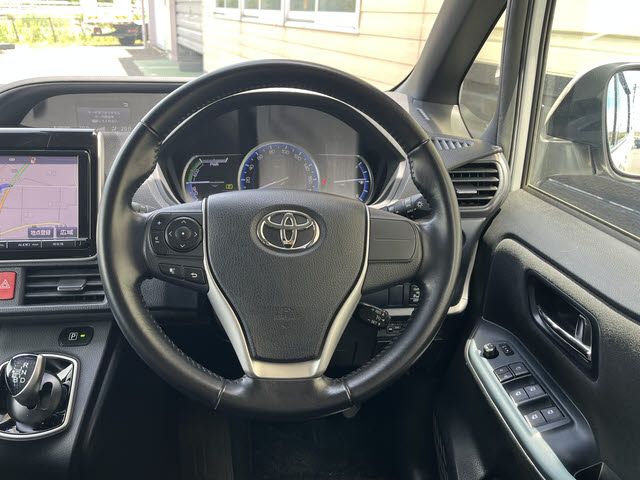 VOXY HYBRID