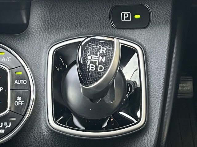 VOXY HYBRID