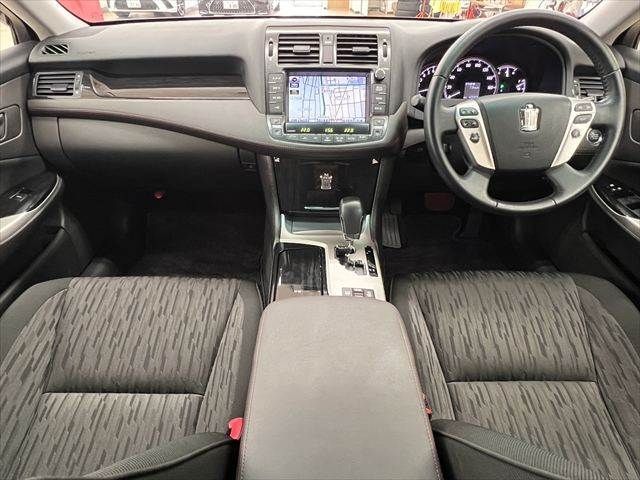 CROWN sedan