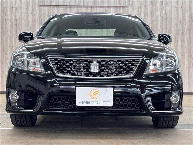 CROWN sedan