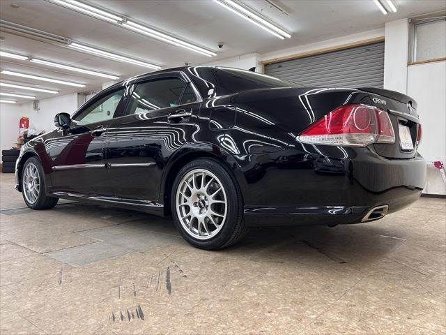 CROWN sedan