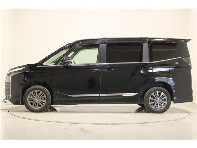 VOXY HYBRID 4WD