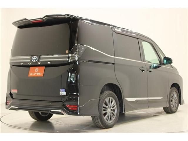 VOXY HYBRID 4WD