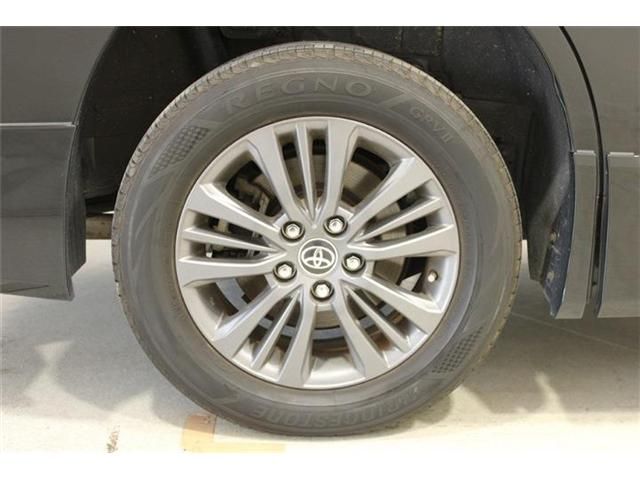 VOXY HYBRID 4WD