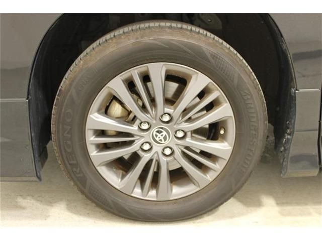 VOXY HYBRID 4WD