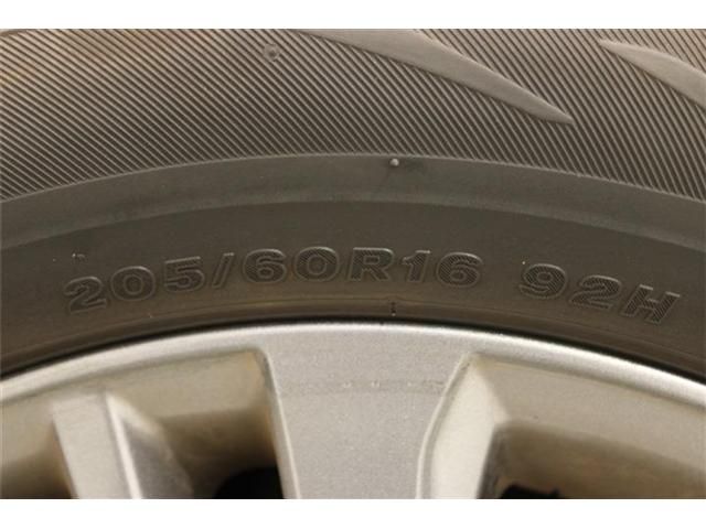 VOXY HYBRID 4WD