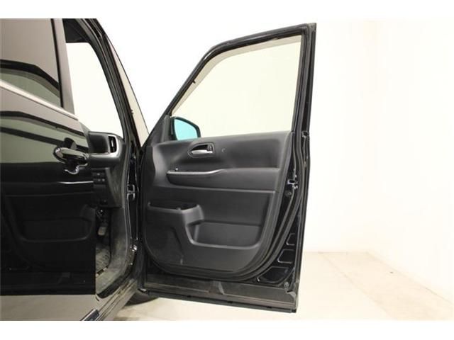 VOXY HYBRID 4WD