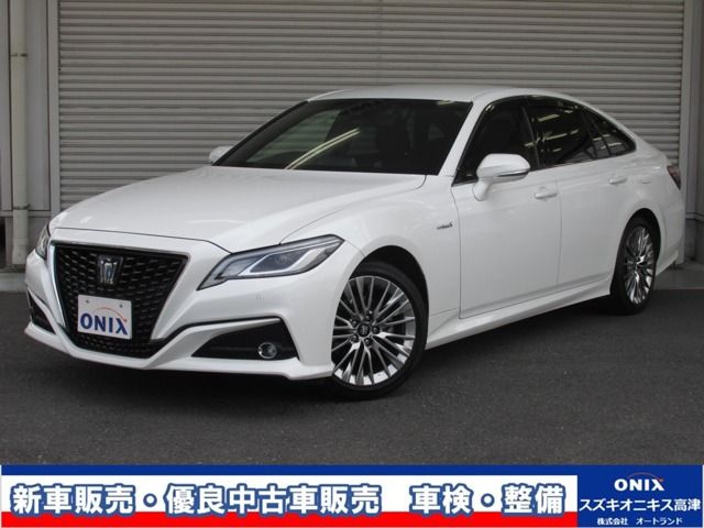 CROWN sedan hybrid
